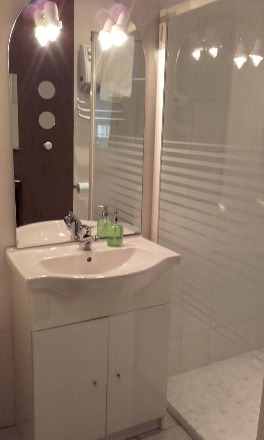 Le Ti'Roussat Bed & Breakfast Saint-Andre-de-Cubzac Bagian luar foto